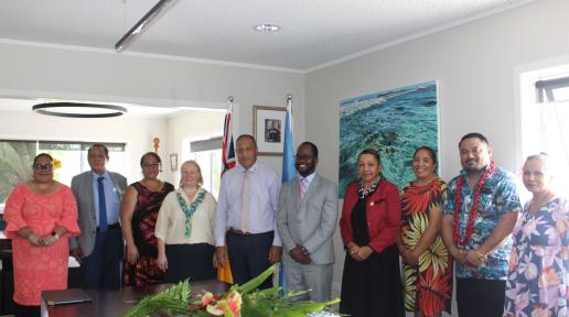 Group with people including government officials of Niue and UN delegation